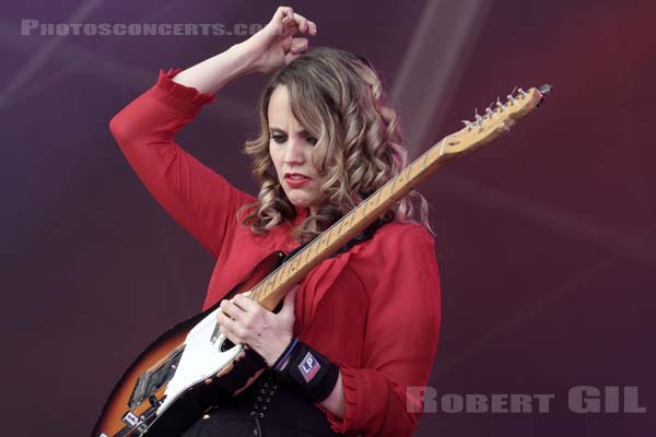 ANNA CALVI - 2011-07-02 - BELFORT - Presqu'ile du Malsaucy - 